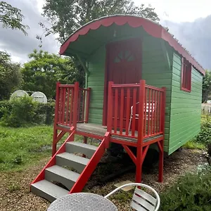 Chalet Bouteille Au Canal